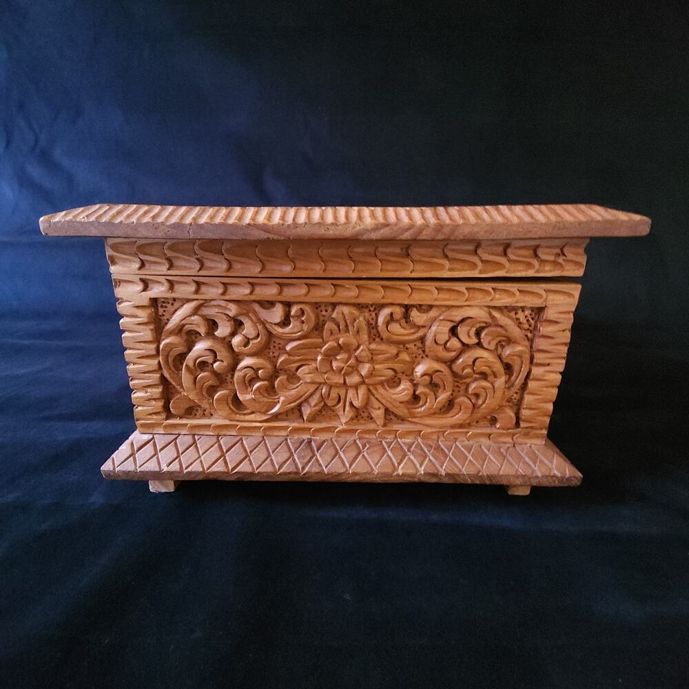 Vintage Kelvin Mfg Hand Carved Teak Wood Jewelry Trinket Box Red Velvet Lined - Picture 10 of 11